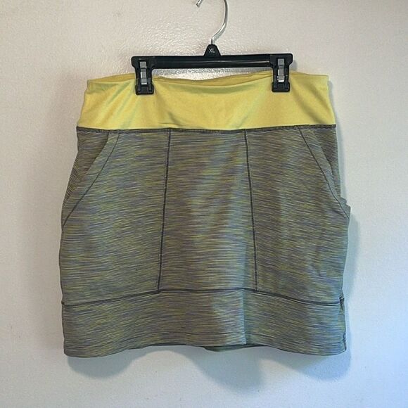 EXCELLENT CONDITION WOMEN’S SIZE MEDIUM TITLE NINE BUTTAH SKORT - Picture 1 of 10